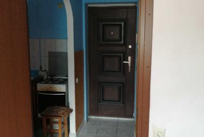 Garsonieră decomandată în Tractorul