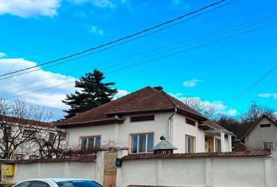 Casă cu 4 camere în Central