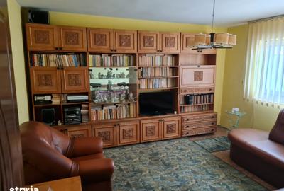 Apartament cu 3 camere decomandat în Micro 4 - 2