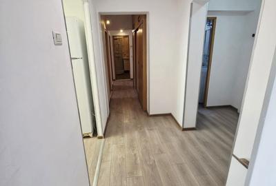 Apartament cu 3 camere decomandat în Republicii