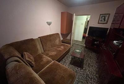 Apartament cu 2 camere decomandat în CET - 3