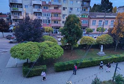 Apartament cu 3 camere decomandat în Ultracentral