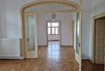 Apartament cu 3 camere decomandat în Calea Călărașilor
