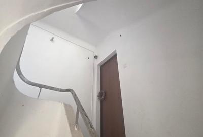 Apartament cu 3 camere decomandat în Polonă