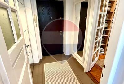 Apartament cu 2 camere semidecomandat în P-ța Muncii