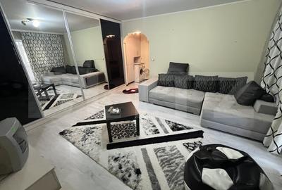 Apartament cu 2 camere semidecomandat, mobilat în Micro 11