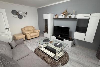 Apartament cu 2 camere decomandat, mobilat în Casa de Cultură