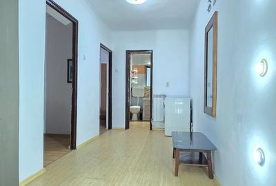 Apartament cu 3 camere decomandat în Gară
