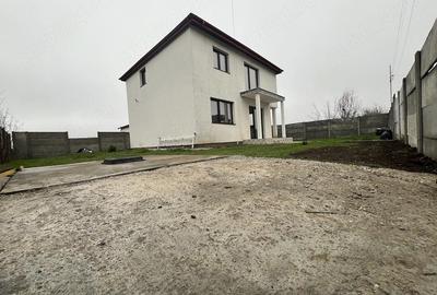 Casă cu 4 camere cu Teren 344 Mp în Berceni - 2