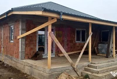 Casă cu 4 camere cu Teren 478 Mp în Săbăreni