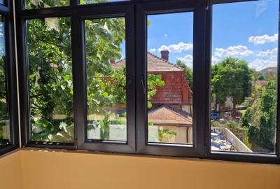 Apartament cu 2 camere nedecomandat în Take Ionescu - 1