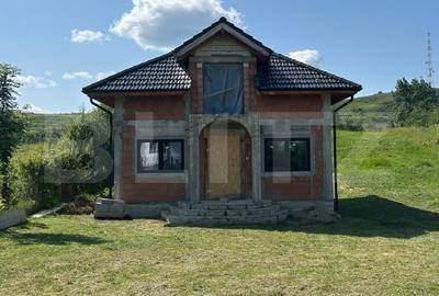 Casă individuală cu 3 camere cu Teren 1239 Mp în Aiton