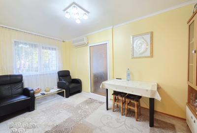 Apartament cu 3 camere semidecomandat în Micro 40
