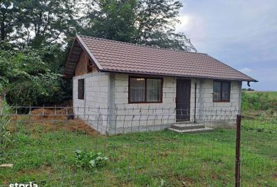 Casă cu 2 camere cu Teren 450 Mp în Niculești