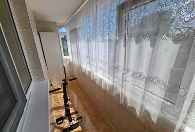 Apartament cu 3 camere semidecomandat în Hipodrom