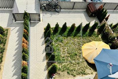 Duplex cu 4 camere cu Canalizare în Cristian - 11