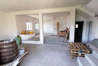 Casă individuală cu 4 camere cu Canalizare în 1 Decembrie - 4