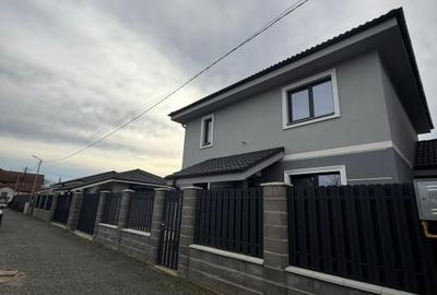 Casă individuală cu 4 camere cu Canalizare în Giroc