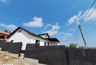 Casă cu 4 camere cu Teren 300 Mp în Mărgineni - 2