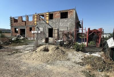 Casă cu 4 camere în Vărsătura