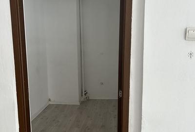 Spațiu comercial, de 256 mp, în Central - 4
