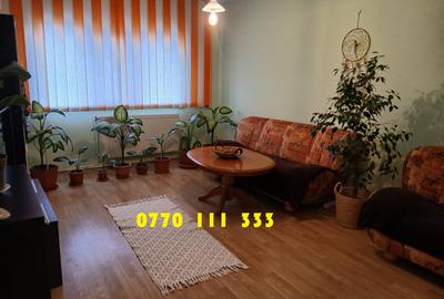 Apartament cu 3 camere decomandat, mobilat în Buzaului