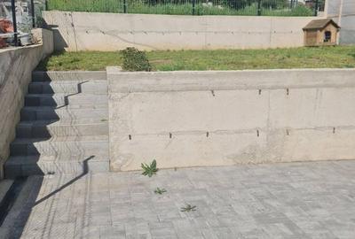 Casă cu 4 camere în Dâmbul Rotund