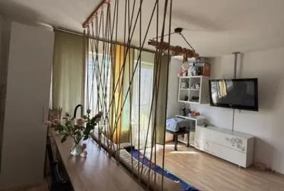 Apartament cu 2 camere decomandat în Tractorul