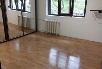 Apartament cu 2 camere decomandat în Vitan - 2