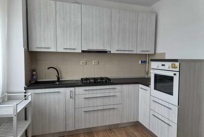 Apartament cu 3 camere semidecomandat în Tătărași