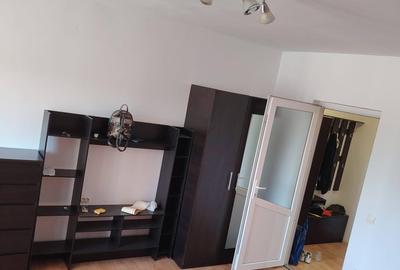 Garsonieră decomandată în Păcii