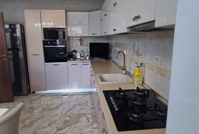 Casă cu 4 camere cu Teren 338 Mp în Central