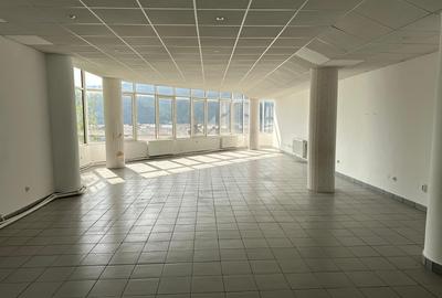 Spațiu comercial, de 1,300 mp, în Mărăței - 2