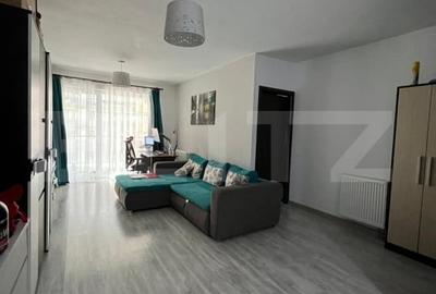 Apartament cu 2 camere semidecomandat, mobilat în Sopor