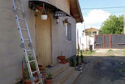 Casă individuală cu 3 camere cu Canalizare în Est