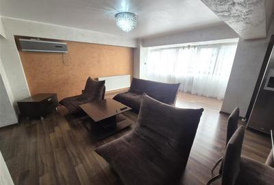 Apartament cu 3 camere decomandat în Călărași