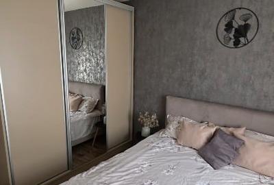 Apartament cu 3 camere semidecomandat, mobilat în Complex Studențesc