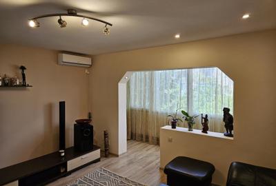 Apartament cu 3 camere decomandat în Miorița