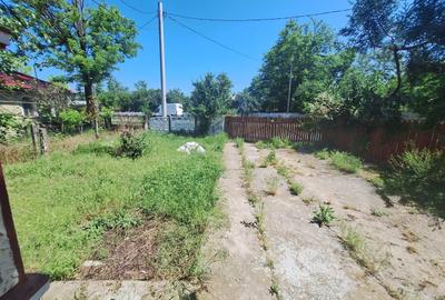 Casă cu 2 camere cu Teren 1734 Mp în Central