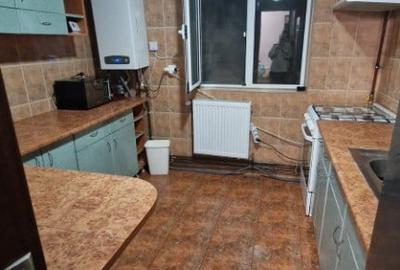 Apartament cu 3 camere semidecomandat în Brazda lui Novac