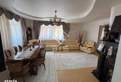 Casă cu 10 camere cu Teren 1400 Mp în Unirea