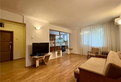 Apartament cu 3 camere decomandat, mobilat în Corina