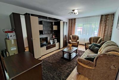 Apartament cu 2 camere decomandat în Petros
