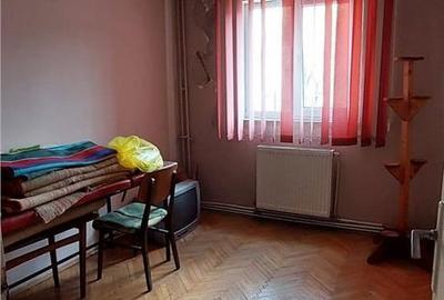 Apartament cu 4 camere semidecomandat în Copou