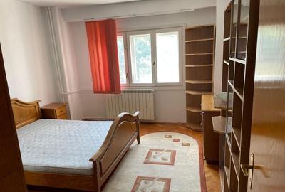 Apartament cu 3 camere, mobilat în Centrul Civic