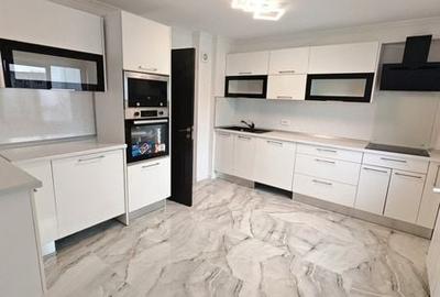 Apartament cu 4 camere decomandat în Decebal