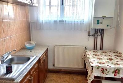 Apartament cu 2 camere semidecomandat, mobilat în Rovine - 1