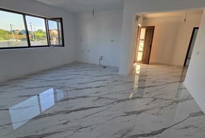 Casă cu 3 camere în Corbu
