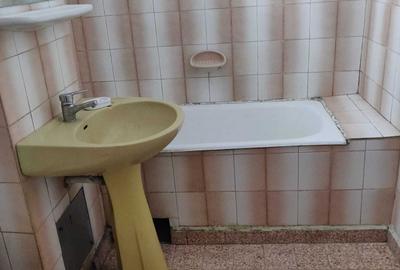 Apartament cu 3 camere decomandat în 1 Mai - 5