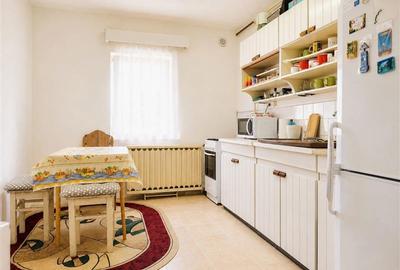 Apartament cu 3 camere decomandat, mobilat în Central
